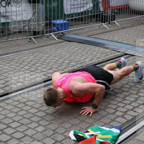 05.10.2025 - 20. swb-Marathon Bremen Yannick Fuchs http://msf.ph/oto/9267013 05.10.2025 12:09:00 Ziel  meine-sportfotos.de