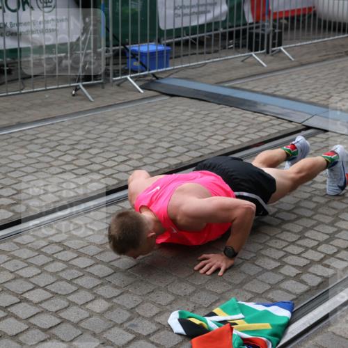 05.10.2025 - 20. swb-Marathon Bremen Yannick Fuchs http://msf.ph/oto/9267018 05.10.2025 12:09:00 Ziel  meine-sportfotos.de