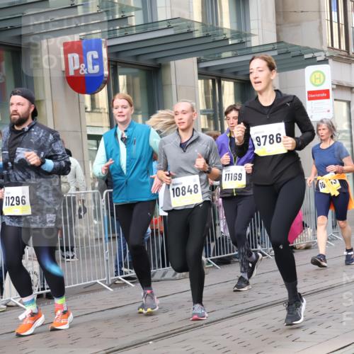 05.10.2025 - 20. swb-Marathon Bremen Strokosch-Dieckow http://msf.ph/oto/9267051 05.10.2025 11:05:51 Ziel 7979, 9205, 9228, 9355, 9387, 9438, 9523, 9712, 9786, 9931, 10081, 10095, 10100, 10101, 10152, 10192, 10243, 10249, 10374, 10404, 10462, 10587, 10597, 10623, 10848, 11065, 11092, 11134, 11169, 11231, 11233, 11296, 11425, 11433, 11468, 11525, 7979, 9205, 9228, 9355, 9387, 9438, 9523, 9712, 9786, 9931, 10081, 10095, 10100, 10101, 10152, 10192, 10243, 10249, 10374, 10404, 10462, 10587, 10597, 10623, 10848, 11065, 11092, 11134, 11169, 11425, 11468 meine-sportfotos.de