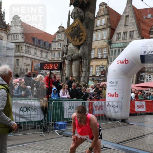 05.10.2025 - 20. swb-Marathon Bremen Yannick Fuchs http://msf.ph/oto/9267053 05.10.2025 12:09:02 Ziel  meine-sportfotos.de