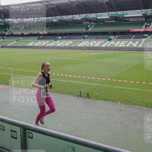05.10.2025 - 20. swb-Marathon Bremen Michael Burmester http://msf.ph/oto/9267055 05.10.2025 12:30:40 Laufen im Stadion 419, 426, 603, 618, 999, 1565, 1647, 2056, 2133, 5060 meine-sportfotos.de