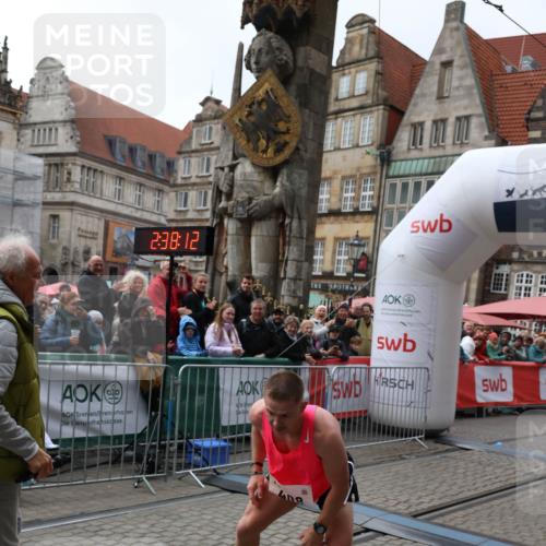 05.10.2025 - 20. swb-Marathon Bremen Yannick Fuchs http://msf.ph/oto/9267059 05.10.2025 12:09:02 Ziel  meine-sportfotos.de