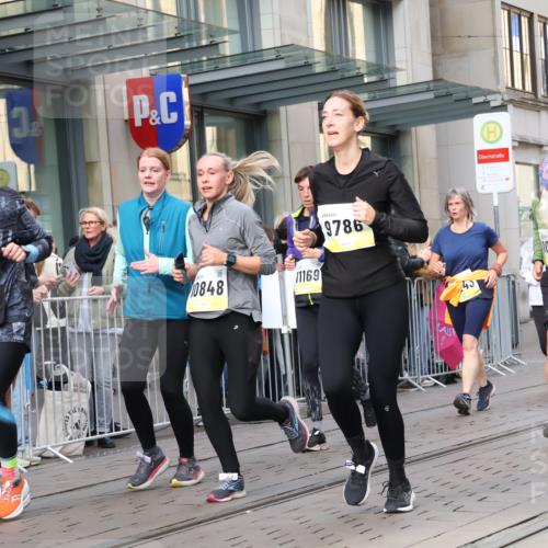 05.10.2025 - 20. swb-Marathon Bremen Strokosch-Dieckow http://msf.ph/oto/9267063 05.10.2025 11:05:51 Ziel 7979, 9205, 9228, 9355, 9387, 9438, 9523, 9712, 9786, 9931, 10081, 10095, 10100, 10101, 10152, 10192, 10243, 10249, 10374, 10404, 10462, 10587, 10597, 10623, 10848, 11065, 11092, 11134, 11169, 11231, 11233, 11296, 11425, 11433, 11468, 11525, 7979, 9205, 9228, 9355, 9387, 9438, 9523, 9712, 9786, 9931, 10081, 10095, 10100, 10101, 10152, 10192, 10243, 10249, 10374, 10404, 10462, 10587, 10597, 10623, 10848, 11065, 11092, 11134, 11169, 11425, 11468 meine-sportfotos.de