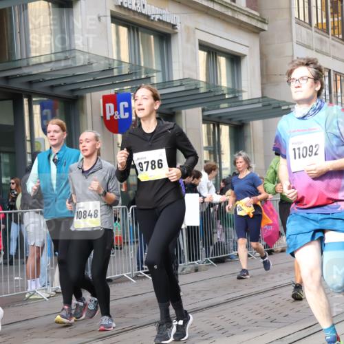 05.10.2025 - 20. swb-Marathon Bremen Strokosch-Dieckow http://msf.ph/oto/9267075 05.10.2025 11:05:52 Ziel 7979, 9205, 9228, 9355, 9387, 9438, 9523, 9712, 9786, 9931, 10081, 10095, 10100, 10101, 10152, 10192, 10243, 10249, 10374, 10404, 10462, 10587, 10597, 10611, 10623, 10848, 11065, 11092, 11134, 11169, 11231, 11233, 11296, 11425, 11433, 11468, 11485, 11525, 7979, 9205, 9228, 9355, 9387, 9438, 9523, 9712, 9786, 9931, 10081, 10095, 10100, 10101, 10152, 10192, 10243, 10249, 10374, 10404, 10462, 10587, 10597, 10611, 10623, 10848, 11065, 11092, 11134, 11169, 11425, 11468 meine-sportfotos.de