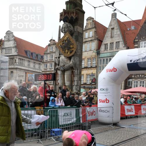05.10.2025 - 20. swb-Marathon Bremen Yannick Fuchs http://msf.ph/oto/9267082 05.10.2025 12:09:02 Ziel  meine-sportfotos.de