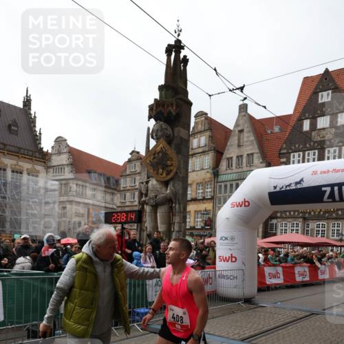 05.10.2025 - 20. swb-Marathon Bremen Yannick Fuchs http://msf.ph/oto/9267098 05.10.2025 12:09:03 Ziel  meine-sportfotos.de