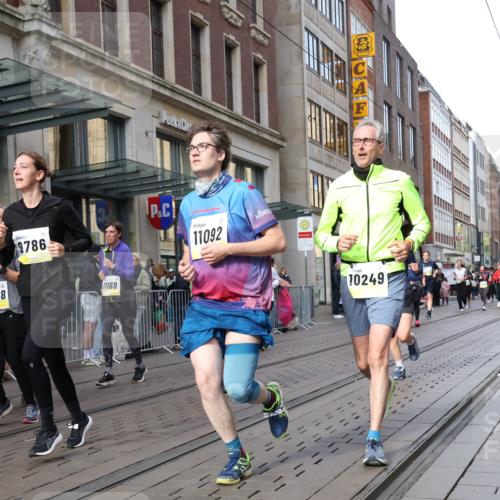 05.10.2025 - 20. swb-Marathon Bremen Strokosch-Dieckow http://msf.ph/oto/9267099 05.10.2025 11:05:53 Ziel 7979, 9205, 9228, 9355, 9387, 9438, 9523, 9712, 9786, 9931, 10081, 10095, 10100, 10101, 10152, 10192, 10243, 10249, 10374, 10404, 10462, 10587, 10597, 10611, 10623, 10640, 10848, 11065, 11092, 11134, 11169, 11231, 11233, 11296, 11433, 11468, 11485, 11525, 7979, 9205, 9228, 9355, 9387, 9438, 9523, 9712, 9786, 9931, 10081, 10095, 10100, 10101, 10152, 10192, 10243, 10249, 10374, 10404, 10462, 10587, 10597, 10611, 10623, 10640, 10848, 11065, 11092, 11134, 11169, 11468 meine-sportfotos.de