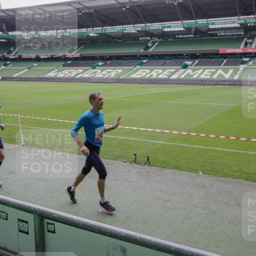 05.10.2025 - 20. swb-Marathon Bremen Michael Burmester http://msf.ph/oto/9267102 05.10.2025 12:30:43 Laufen im Stadion 419, 426, 603, 618, 999, 1293, 1565, 1647, 2056, 2133, 5060 meine-sportfotos.de