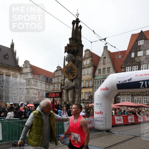 05.10.2025 - 20. swb-Marathon Bremen Yannick Fuchs http://msf.ph/oto/9267108 05.10.2025 12:09:03 Ziel  meine-sportfotos.de