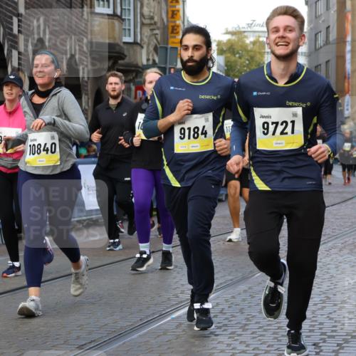 05.10.2025 - 20. swb-Marathon Bremen Strokosch-Dieckow http://msf.ph/oto/9267110 05.10.2025 11:08:55 Ziel 9184, 9466, 9721, 9774, 9853, 9912, 10031, 10087, 10248, 10458, 10714, 10840, 11126, 11142 meine-sportfotos.de