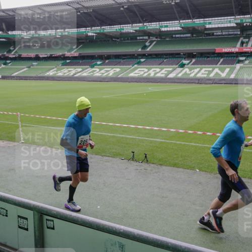 05.10.2025 - 20. swb-Marathon Bremen Michael Burmester http://msf.ph/oto/9267121 05.10.2025 12:30:44 Laufen im Stadion 419, 426, 603, 618, 999, 1293, 1565, 1647, 2056, 2133, 5060 meine-sportfotos.de