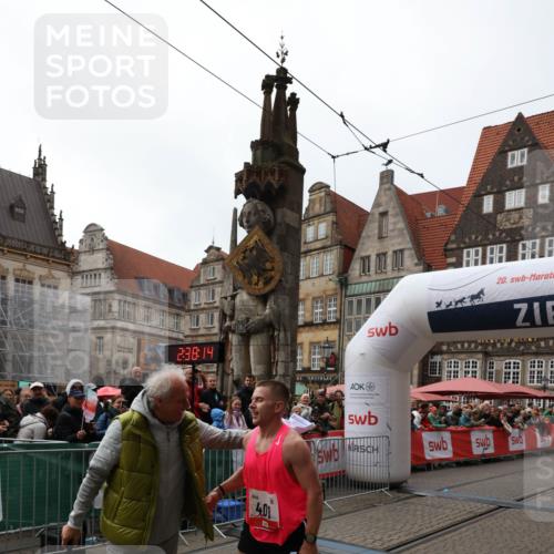 05.10.2025 - 20. swb-Marathon Bremen Yannick Fuchs http://msf.ph/oto/9267124 05.10.2025 12:09:03 Ziel  meine-sportfotos.de