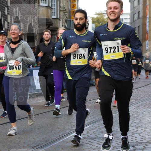 05.10.2025 - 20. swb-Marathon Bremen Strokosch-Dieckow http://msf.ph/oto/9267131 05.10.2025 11:08:55 Ziel 9184, 9466, 9721, 9774, 9853, 9912, 10031, 10087, 10248, 10458, 10714, 10840, 11126, 11142 meine-sportfotos.de