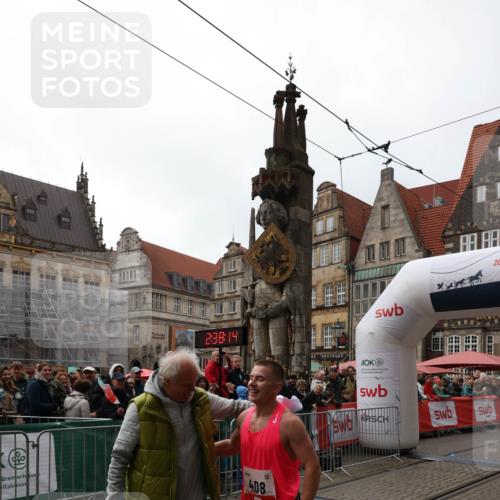 05.10.2025 - 20. swb-Marathon Bremen Yannick Fuchs http://msf.ph/oto/9267132 05.10.2025 12:09:04 Ziel  meine-sportfotos.de