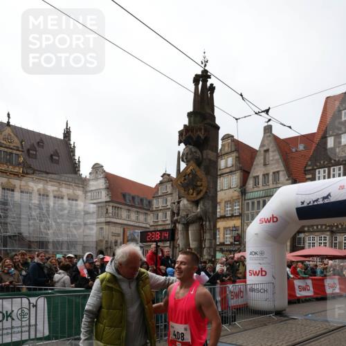 05.10.2025 - 20. swb-Marathon Bremen Yannick Fuchs http://msf.ph/oto/9267137 05.10.2025 12:09:04 Ziel  meine-sportfotos.de