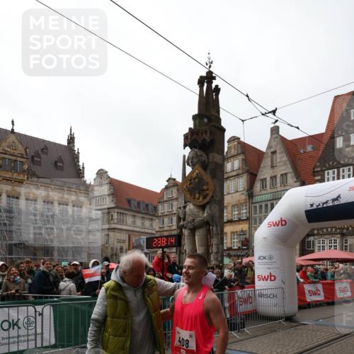 05.10.2025 - 20. swb-Marathon Bremen Yannick Fuchs http://msf.ph/oto/9267155 05.10.2025 12:09:04 Ziel  meine-sportfotos.de