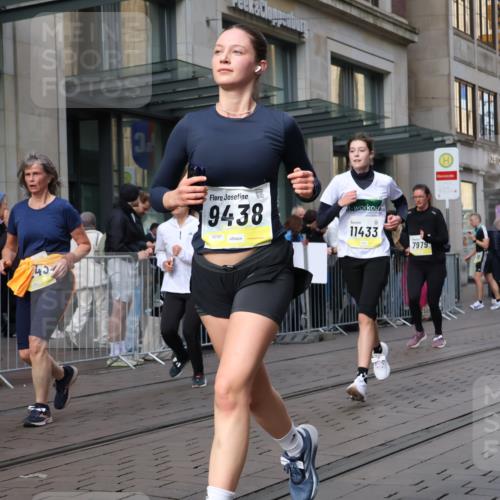 05.10.2025 - 20. swb-Marathon Bremen Strokosch-Dieckow http://msf.ph/oto/9267163 05.10.2025 11:05:54 Ziel 7979, 9205, 9228, 9355, 9387, 9438, 9523, 9712, 9786, 9931, 10081, 10095, 10100, 10101, 10152, 10192, 10243, 10249, 10374, 10404, 10462, 10587, 10597, 10611, 10623, 10640, 10848, 11065, 11092, 11134, 11169, 11195, 11231, 11233, 11296, 11433, 11485, 11525, 7979, 9205, 9228, 9355, 9387, 9438, 9523, 9712, 9786, 9931, 10081, 10095, 10100, 10101, 10152, 10192, 10243, 10249, 10374, 10404, 10462, 10587, 10597, 10611, 10623, 10640, 10848, 11065, 11092, 11134, 11169, 11195 meine-sportfotos.de