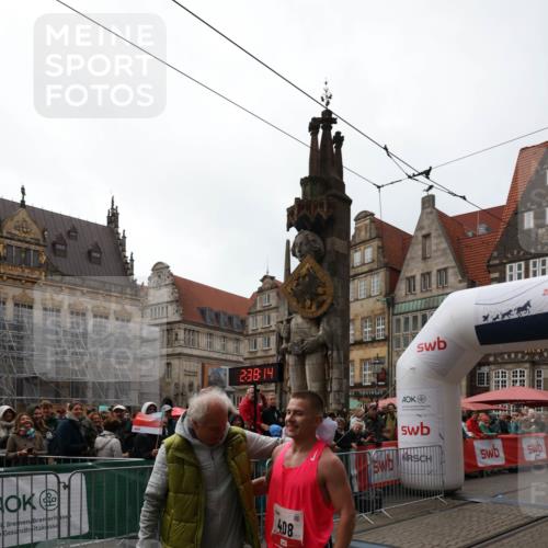 05.10.2025 - 20. swb-Marathon Bremen Yannick Fuchs http://msf.ph/oto/9267164 05.10.2025 12:09:04 Ziel  meine-sportfotos.de