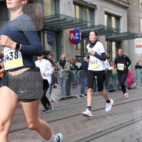 05.10.2025 - 20. swb-Marathon Bremen Strokosch-Dieckow http://msf.ph/oto/9267174 05.10.2025 11:05:55 Ziel 7979, 9205, 9228, 9355, 9387, 9438, 9523, 9712, 9764, 9786, 10081, 10095, 10100, 10101, 10152, 10192, 10243, 10249, 10374, 10404, 10462, 10587, 10597, 10611, 10623, 10640, 10848, 11065, 11092, 11134, 11169, 11195, 11231, 11233, 11296, 11433, 11485, 11525, 7979, 9205, 9228, 9355, 9387, 9438, 9523, 9712, 9764, 9786, 10081, 10095, 10100, 10101, 10152, 10192, 10243, 10249, 10374, 10404, 10462, 10587, 10597, 10611, 10623, 10640, 10848, 11065, 11092, 11134, 11169, 11195 meine-sportfotos.de