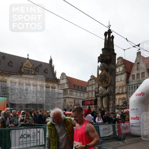 05.10.2025 - 20. swb-Marathon Bremen Yannick Fuchs http://msf.ph/oto/9267184 05.10.2025 12:09:05 Ziel  meine-sportfotos.de