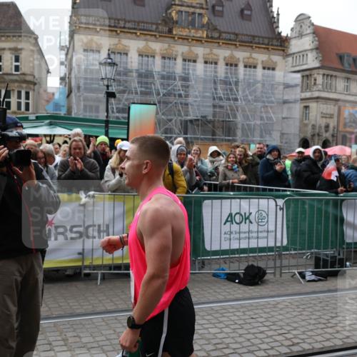 05.10.2025 - 20. swb-Marathon Bremen Yannick Fuchs http://msf.ph/oto/9267249 05.10.2025 12:09:30 Ziel  meine-sportfotos.de
