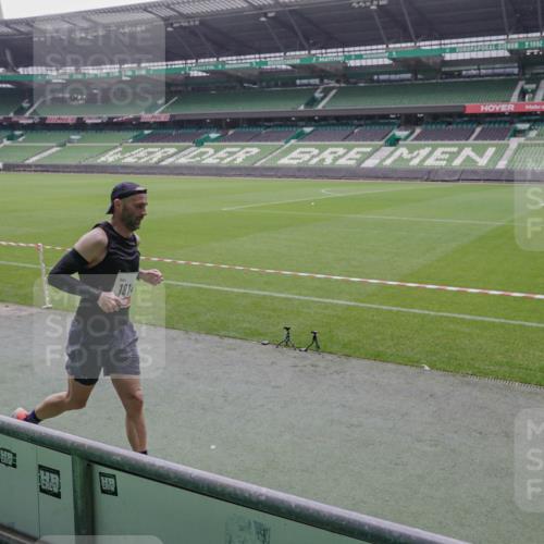 05.10.2025 - 20. swb-Marathon Bremen Michael Burmester http://msf.ph/oto/9267254 05.10.2025 12:31:10 Laufen im Stadion 6, 8, 419, 426, 603, 999, 1293, 1565, 1647, 1814, 2056, 2133, 9110, 618, 5060 meine-sportfotos.de