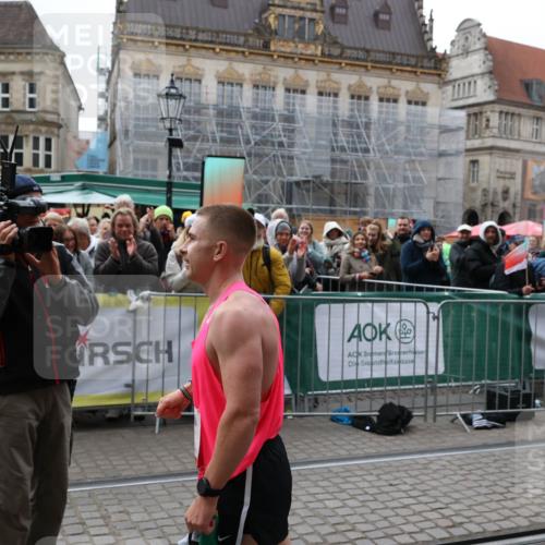 05.10.2025 - 20. swb-Marathon Bremen Yannick Fuchs http://msf.ph/oto/9267256 05.10.2025 12:09:30 Ziel  meine-sportfotos.de