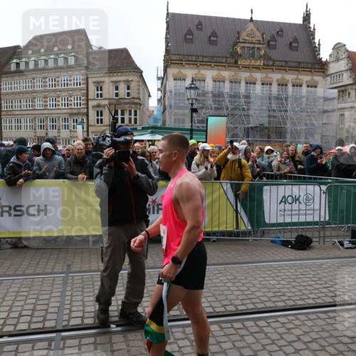 05.10.2025 - 20. swb-Marathon Bremen Yannick Fuchs http://msf.ph/oto/9267265 05.10.2025 12:09:30 Ziel  meine-sportfotos.de