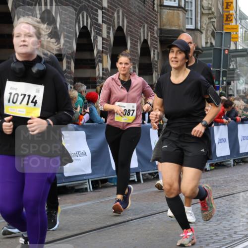 05.10.2025 - 20. swb-Marathon Bremen Strokosch-Dieckow http://msf.ph/oto/9267266 05.10.2025 11:08:57 Ziel 9184, 9466, 9774, 9912, 10031, 10087, 10248, 10458, 10714, 10840, 11126, 11142 meine-sportfotos.de
