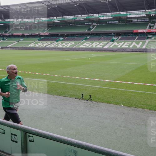 05.10.2025 - 20. swb-Marathon Bremen Michael Burmester http://msf.ph/oto/9267274 05.10.2025 12:31:34 Laufen im Stadion 6, 8, 566, 1293, 1814, 2054, 9110, 419, 426, 603, 999, 1565, 1647, 2056, 2133 meine-sportfotos.de