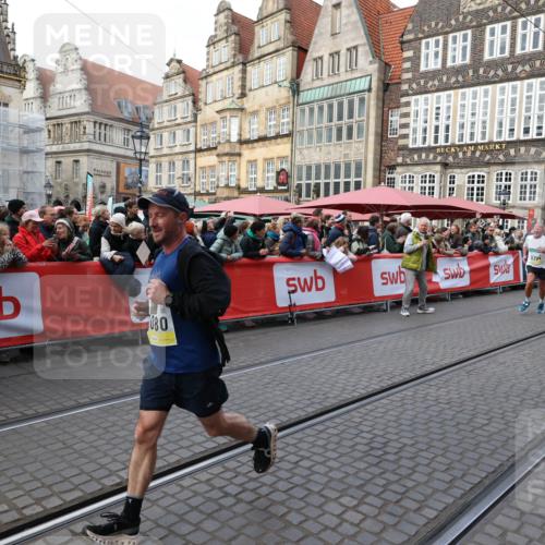 05.10.2025 - 20. swb-Marathon Bremen Yannick Fuchs http://msf.ph/oto/9267280 05.10.2025 10:52:00 Ziel 9004, 9506, 10817, 10968, 11080, 11361, 11394, 11689, 11696 meine-sportfotos.de