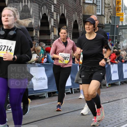 05.10.2025 - 20. swb-Marathon Bremen Strokosch-Dieckow http://msf.ph/oto/9267305 05.10.2025 11:08:57 Ziel 9184, 9466, 9774, 9912, 10031, 10087, 10248, 10458, 10714, 10840, 11126, 11142 meine-sportfotos.de