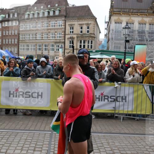 05.10.2025 - 20. swb-Marathon Bremen Yannick Fuchs http://msf.ph/oto/9267321 05.10.2025 12:09:31 Ziel  meine-sportfotos.de