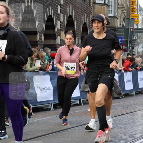 05.10.2025 - 20. swb-Marathon Bremen Strokosch-Dieckow http://msf.ph/oto/9267338 05.10.2025 11:08:57 Ziel 9184, 9466, 9774, 9912, 10031, 10087, 10248, 10458, 10714, 10840, 11126, 11142 meine-sportfotos.de