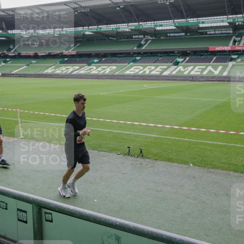 05.10.2025 - 20. swb-Marathon Bremen Michael Burmester http://msf.ph/oto/9267352 05.10.2025 12:32:16 Laufen im Stadion 141, 566, 569, 664, 908, 938, 1093, 1665, 2054, 6, 8, 9110 meine-sportfotos.de