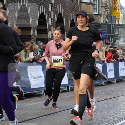 05.10.2025 - 20. swb-Marathon Bremen Strokosch-Dieckow http://msf.ph/oto/9267370 05.10.2025 11:08:57 Ziel 9184, 9466, 9774, 9912, 10031, 10087, 10248, 10458, 10714, 10840, 11126, 11142 meine-sportfotos.de