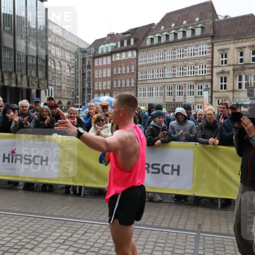 05.10.2025 - 20. swb-Marathon Bremen Yannick Fuchs http://msf.ph/oto/9267372 05.10.2025 12:09:32 Ziel  meine-sportfotos.de
