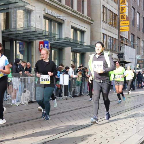 05.10.2025 - 20. swb-Marathon Bremen Strokosch-Dieckow http://msf.ph/oto/9267373 05.10.2025 11:06:03 Ziel 7979, 9205, 9228, 9387, 9523, 9712, 9764, 9998, 10152, 10192, 10243, 10249, 10374, 10404, 10611, 10640, 10699, 10732, 10848, 10912, 11065, 11092, 11143, 11169, 11195, 11233, 11270, 11296, 11324, 11365, 11433, 11485, 11706, 7979, 9205, 9228, 9387, 9523, 9712, 9764, 9998, 10152, 10192, 10243, 10249, 10374, 10404, 10611, 10640, 10699, 10732, 10848, 10912, 11065, 11092, 11143, 11169, 11195, 11270, 11324, 11365 meine-sportfotos.de