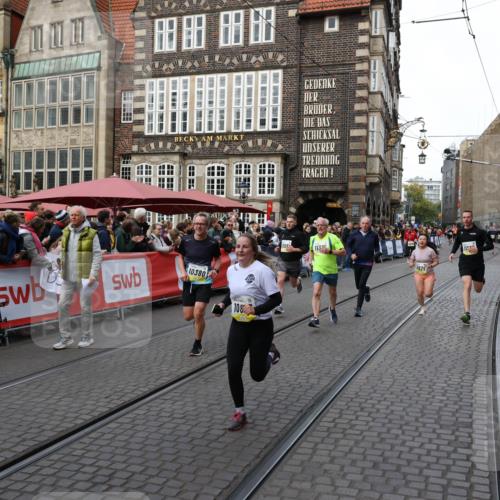 05.10.2025 - 20. swb-Marathon Bremen Yannick Fuchs http://msf.ph/oto/9267378 05.10.2025 10:52:02 Ziel 9004, 9683, 10380, 10581, 10625, 10817, 11080, 11136, 11325, 11361, 11394 meine-sportfotos.de