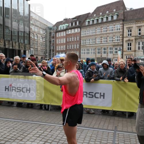 05.10.2025 - 20. swb-Marathon Bremen Yannick Fuchs http://msf.ph/oto/9267379 05.10.2025 12:09:32 Ziel  meine-sportfotos.de