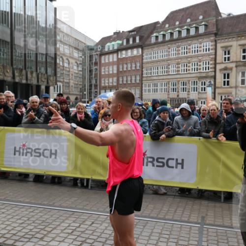 05.10.2025 - 20. swb-Marathon Bremen Yannick Fuchs http://msf.ph/oto/9267390 05.10.2025 12:09:32 Ziel  meine-sportfotos.de