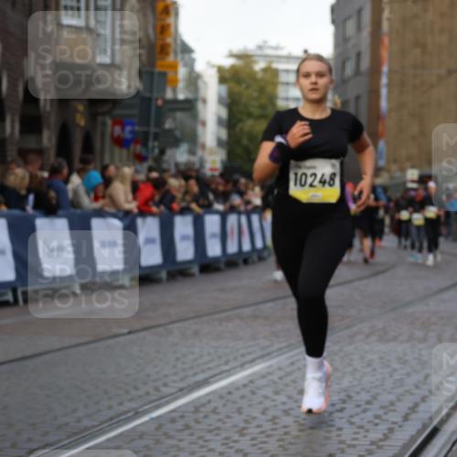 05.10.2025 - 20. swb-Marathon Bremen Strokosch-Dieckow http://msf.ph/oto/9267398 05.10.2025 11:08:58 Ziel 9184, 9466, 9774, 9912, 10031, 10087, 10248, 10458, 10714, 10840, 11126, 11142 meine-sportfotos.de
