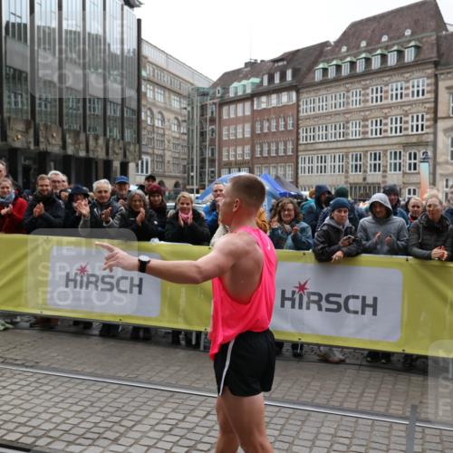 05.10.2025 - 20. swb-Marathon Bremen Yannick Fuchs http://msf.ph/oto/9267401 05.10.2025 12:09:32 Ziel  meine-sportfotos.de