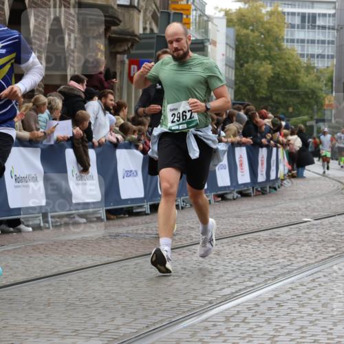 05.10.2025 - 20. swb-Marathon Bremen Strokosch-Dieckow http://msf.ph/oto/9267403 05.10.2025 12:59:34 Ziel 133, 2967, 4369, 6385 meine-sportfotos.de