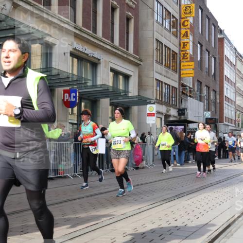 05.10.2025 - 20. swb-Marathon Bremen Strokosch-Dieckow http://msf.ph/oto/9267416 05.10.2025 11:06:05 Ziel 7979, 9178, 9205, 9228, 9387, 9523, 9712, 9764, 9998, 10152, 10243, 10249, 10374, 10404, 10611, 10640, 10699, 10732, 10912, 11065, 11092, 11143, 11169, 11195, 11233, 11270, 11296, 11324, 11365, 11433, 11485, 11706, 7979, 9178, 9205, 9228, 9387, 9523, 9712, 9764, 9998, 10152, 10243, 10249, 10374, 10404, 10611, 10640, 10699, 10732, 10912, 11065, 11092, 11143, 11169, 11195, 11270, 11324, 11365 meine-sportfotos.de