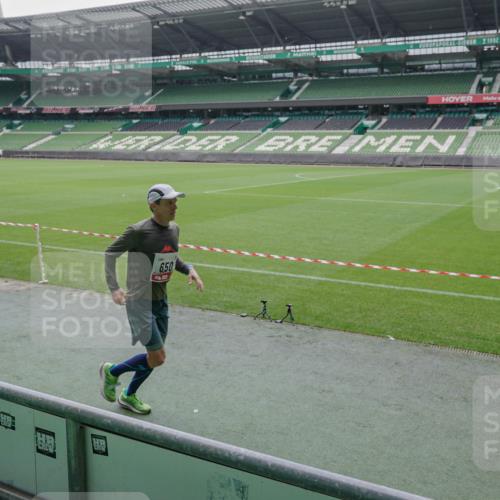 05.10.2025 - 20. swb-Marathon Bremen Michael Burmester http://msf.ph/oto/9267417 05.10.2025 12:32:35 Laufen im Stadion 141, 569, 650, 664, 746, 908, 938, 1093, 1665, 2033, 2682, 566, 2054 meine-sportfotos.de