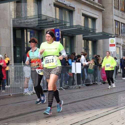 05.10.2025 - 20. swb-Marathon Bremen Strokosch-Dieckow http://msf.ph/oto/9267429 05.10.2025 11:06:06 Ziel 7979, 9178, 9205, 9228, 9357, 9387, 9523, 9619, 9712, 9764, 9998, 10152, 10243, 10374, 10404, 10611, 10640, 10699, 10732, 10912, 11027, 11065, 11092, 11143, 11169, 11195, 11233, 11270, 11324, 11365, 11433, 11485, 11706, 7979, 9178, 9205, 9228, 9357, 9387, 9523, 9619, 9712, 9764, 9998, 10152, 10243, 10374, 10404, 10611, 10640, 10699, 10732, 10912, 11027, 11065, 11092, 11143, 11169, 11195, 11270, 11324, 11365 meine-sportfotos.de