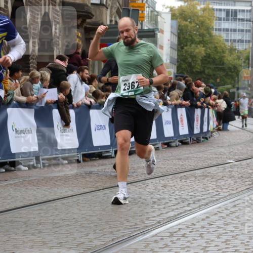 05.10.2025 - 20. swb-Marathon Bremen Strokosch-Dieckow http://msf.ph/oto/9267432 05.10.2025 12:59:34 Ziel 133, 2967, 4369, 6385 meine-sportfotos.de