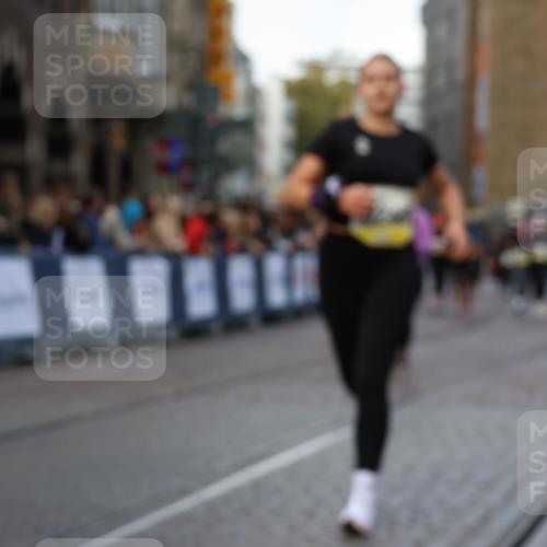 05.10.2025 - 20. swb-Marathon Bremen Strokosch-Dieckow http://msf.ph/oto/9267443 05.10.2025 11:08:58 Ziel 9184, 9466, 9774, 9912, 10031, 10087, 10248, 10458, 10714, 10840, 11126, 11142 meine-sportfotos.de