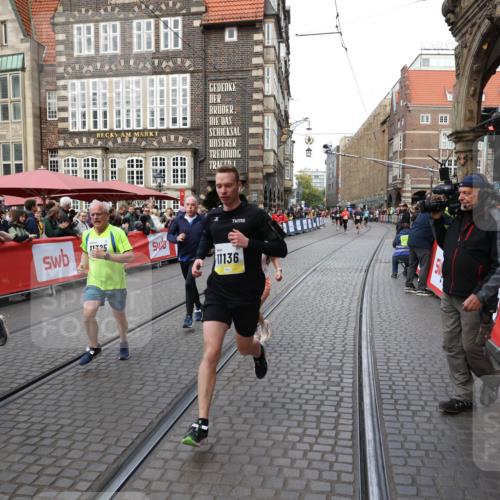 05.10.2025 - 20. swb-Marathon Bremen Yannick Fuchs http://msf.ph/oto/9267458 05.10.2025 10:52:04 Ziel 9683, 10380, 10581, 10625, 10817, 11080, 11136, 11325, 11394 meine-sportfotos.de